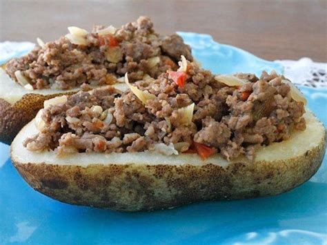 Bring water to boil and cook the potato (peeled) (15 min) set a side, let it cool and chopped. Cáscaras de Papa con Picadillo | Receta | Platos de carne ...