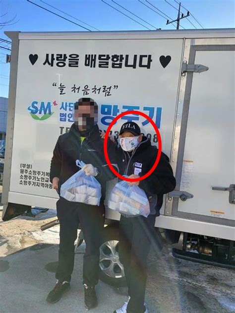 지난 22일 천안시 등에 따르면 박상돈 천안시장은 최근 이 선수가 극심한 통증 등을 겪으며 투병하고 있다는 소식을 접하고 천안시 체육회 관계자들과 만나 이 선수를 돕기로 합의했다. "압박붕대 신세" 이봉주, '뭉쳐야 찬다' 허리 부상 이후 '충격 ...