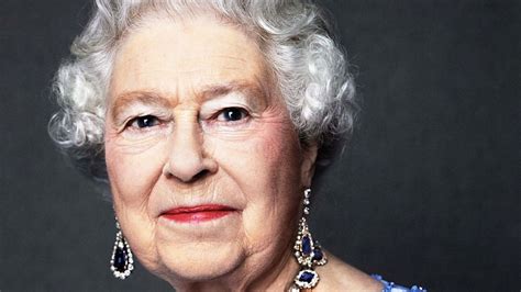 Queen Elizabeth Ii Celebrates Sapphire Jubilee With Gorgeous New Portrait