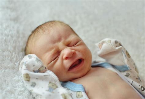 🎖 Bebé Llorando Mientras Duerme Causas Y Formas De Calmar