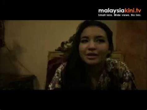 Kebanyakan masyarakat malaysia kini atau bangsa melayu khususnya sudah mula mengklasifikasikan bahasa melayu sebagai bahasa perantara yang sudah semakin lapuk, dek ditelan zaman. Promo Video: Manohara meets Malaysiakini - YouTube