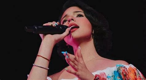Ángela hija de Pepe Aguilar rinde tributo a Selena VIDEO