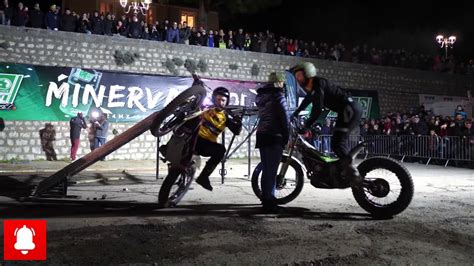 Show De Acrobacias En Moto Trial Motocross Street Bike Youtube
