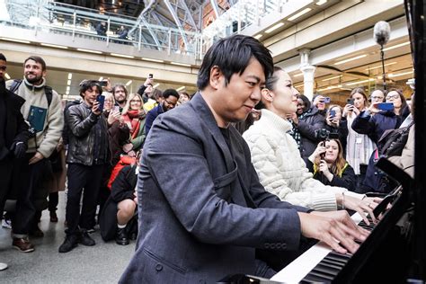 in video watch pianist lang lang perform at st pancras station the independent