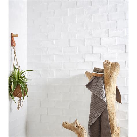 Retrouvez les conditions et modalités de mise en œuvre dans les conditions générales sur notre site internet et à l'entrée de nos magasins leroy merlin ou sur la page de chaque marchand pour les articles signalés vendu par . Carrelage mur blanc émaillé l.7.5 x L.15 cm, Bakerstreet ...