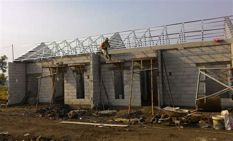 Jasa arsitek desain pondok pesantren yang kami buat ini berlokasi di tuban, jawa timur yang menerapkan konsep sekolah alam pada metode pendidikannya, berada di kota yang memiliki nilai kegamaan islam yang sangat kuat karena merupakan pusat penyebaran agama islam oleh walisongo. desain perumahan flpp | MultiDesain Arsitek