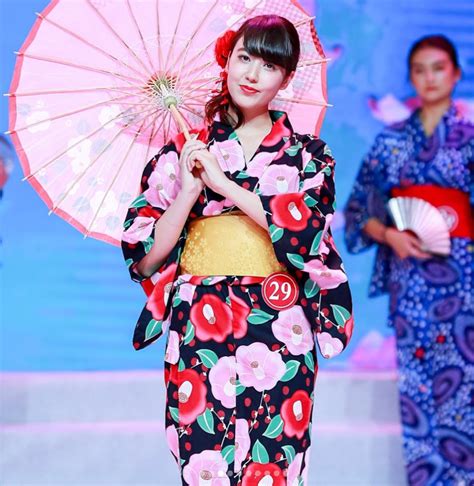 Jun 16, 2021 · 本格的なファッションショーの再開にあたり、リアルイベントにおける環境問題への配慮が話題に上っている。そんな中、数年前からこの問題に取り組んできたフランスオートクチュール・プレタポルテ連合会（federation de la haute couture et de la mode以下、サンディカ）は、パリ・ファッション. 岩瀬マイラのアンミカパリコレ学の評価は？劣等生？【写真 ...