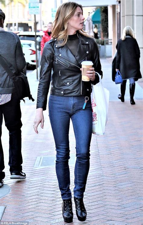 Stretch your leather jacket the right way! Girls tight jeans and leather jacket