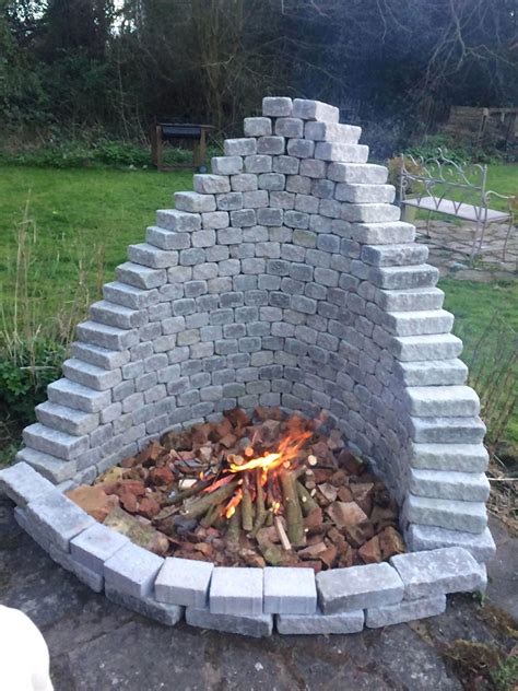 Diy Outdoor Fire Pit With Bricks Fire Pits Diy