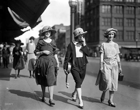 50 Fabulous Vintage Photos That Show Womens Street Style From The
