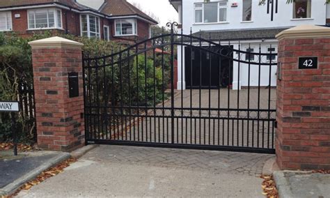 Address:no 6022 lot 10436, jalan we specialized in antique gate, auto iron grille, fencing, awning, skylight, polycarbonate, insect screen, …. Electric Gates Hull - Steel Electric Gates, Wrought Iron Gates