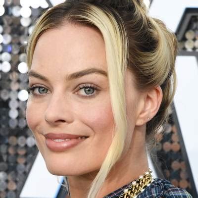 How To Style Grown Out Roots Celebrities With Dark Roots Glamour Uk