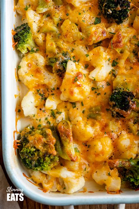 This hearty cheesy vegetable pasta bake is full of delicious fresh vegetables, loaded with cheese, and best of all only takes one pot to make! Creamy Cheesy Vegetable Bake | Slimming Eats - Slimming World