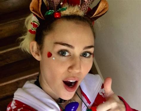 miley cyrus sends toilet selfies to her friends because welps she s just being miley