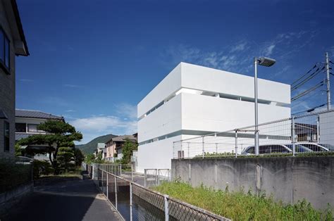 Fujiwaramuro Architects Designs Minimalist Japanese House To Showcase
