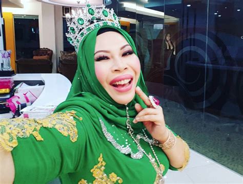 Mohd hilmi follow:dsv instagram : VIDEO"Serupo Ayam Seramo Jah, Berbulu!"-Fesyen 'Lavida ...