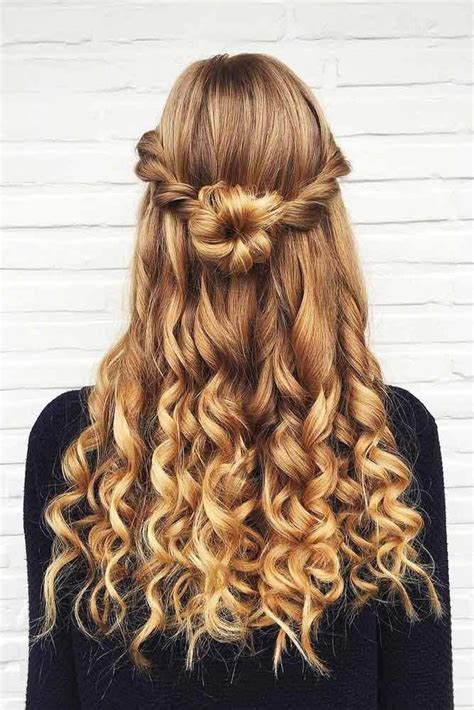 Prom hairstyles half up half down #promhairstyleshalfuphalfdown