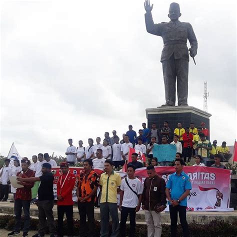 Ruang terbuka, 2 bangunan sayap, dan beberapa menara super tinggi. #lelemuku - Puluhan pemuda Kabupaten #MalukuTenggaraBarat ...
