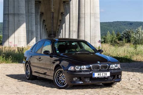 With a few relatively simple mods to its suspension and exhaust, it gets even better. Za volantem BMW E39 M5 (1999): Splněný sen - Autobible.cz