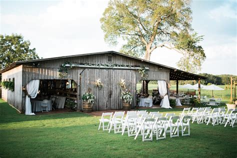 Looking for affordable wedding venues in birmingham? Top Barn Wedding Venues | Alabama - Rustic Weddings