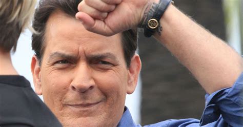 Any comments on charlie sheen? Charlie Sheen à Los Angeles, le 12 mai 2015 - Purepeople