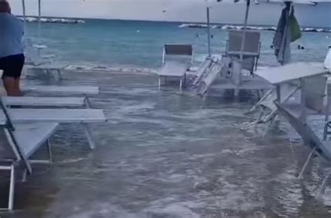 Maltempo Onde Anomale Da Senigallia A Pesaro