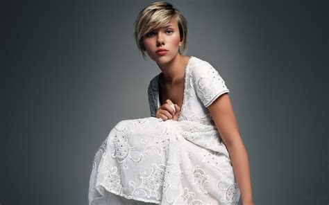2560x1600 Scarlett Johansson Dress Girl Blonde Celebrity Sit Wallpaper Coolwallpapers Me