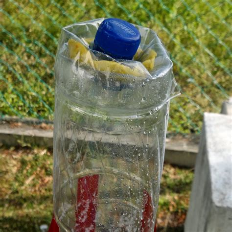 Berat lebih kurang 3 kg. ROKET AIR : LANGKAH 4 : MENCANTUMKAN KEPALA DAN BADAN ROKET