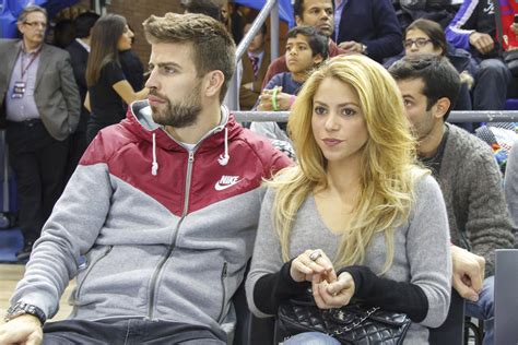 Gerard piqué and shakira 's immediate chemistry was undeniable from the time they met. Shakira et Gérard Piqué réunis dans « Me Enamore