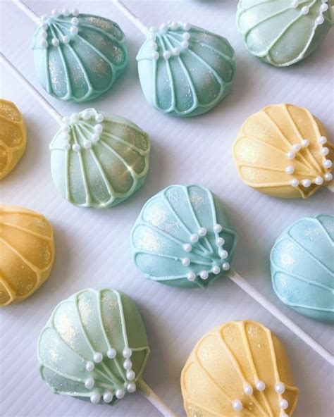 Beach wedding cakes and seashell wedding cakes are perfect for a tropical or beach wedding theme. Seashells cake pops | Seashell cake, Cake pops, Special ...