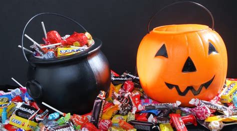 Daimonologia How Candy And Halloween Became Best Friends