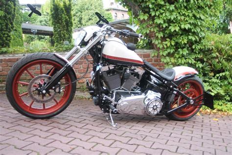 The motorcycle comes with amazing engine performance on almost all types of terrains in. Umgebautes Motorrad Harley-Davidson Softail Breakout FXSB ...