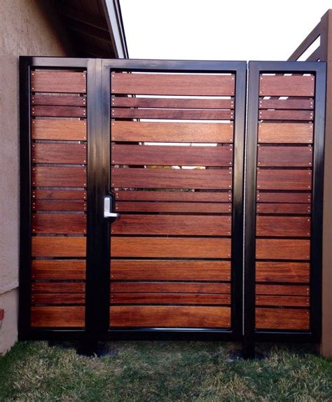 Spruce up a modern home by painting the front door and the deck similar colors in the same color family. Modern Horizontal Fence Ideas | Outdoor Design and Ideas ...