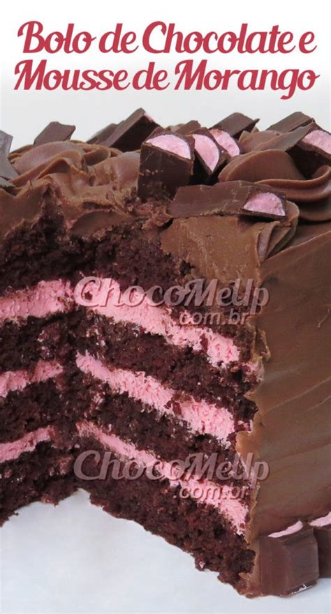 Em uma tigela, misture os ingredientes do recheio com o bolo esfarelado. Bolo de Chocolate com Recheio de Mousse de Morango e ...