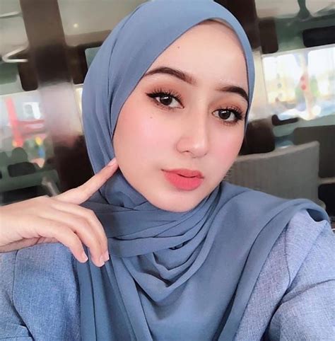 Sudah 2 hari kami berada di kota, hampir seluruh sudut kota kami jelajahi dan anak anak juga sangat senang menikmati liburannya dengan mengunjungi berbagai lokasi wisata di kota berhawa sejuk itu. Selfie Kekinian Gaya Berfoto Yang Keren Untuk Wanita ...