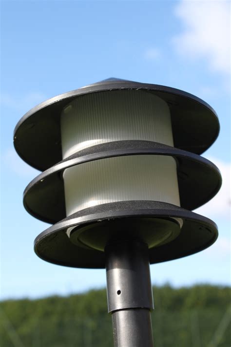 It's so easy to install each style of lighting here so i thought i would show you how we transformed our front and back outdoor living spaces with various phlips hue spotlights. Set of 6 Low Voltage Garden Pagoda Lights Complete With ...