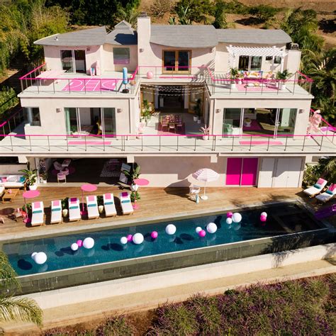 Barbie lists Malibu Dreamhouse on Airbnb | Malibu beach house, Barbie