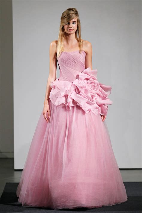 Wedding dresses are available for any type of shape, size from 0 to 30. Wedding dress by Vera Wang Fall 2014 bridal collection 2