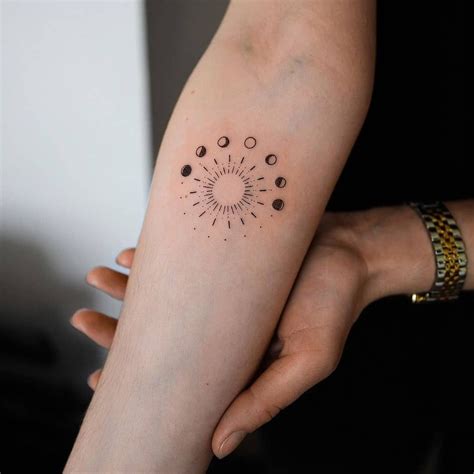 80 Fotos De Tatuagem De Fases Da Lua Para Brilhar Por Onde For Artofit