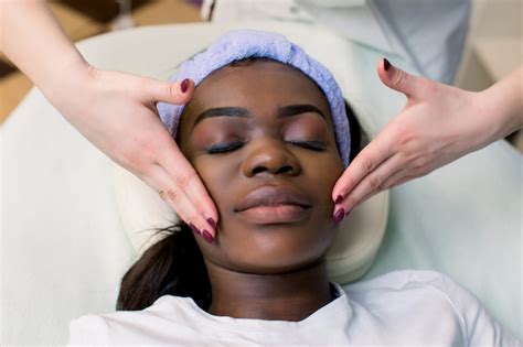 Premium Photo African American Pretty Woman Enjoying Face Massage At Beauty Salon Top View