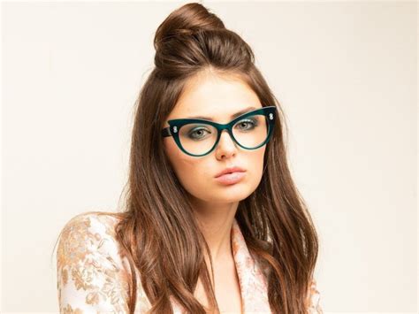 11 Pro Makeup Tips For Girls Who Wear Glasses 2023 Inserbia News