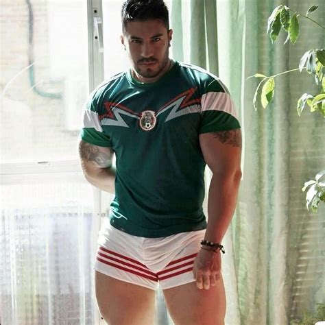 Pin De Pierr Veg En Deportistas Hombres Guapos Hombres Ropa Deportiva