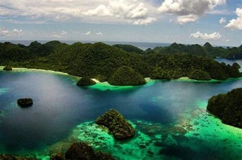 Pantai Objek Wisata Unggulan Papua National Geographic