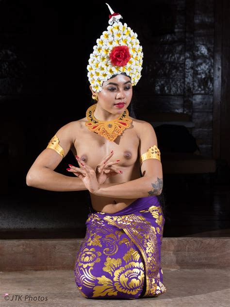B H Masterpiece The Art Of Bali Dance Modelindonesia Bali Dance