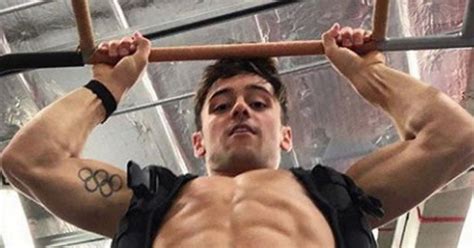 Tom Daley Embraces Sex Symbol Status With Raunchy Workout Pic Mr