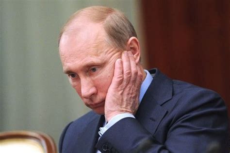 По данным ведомства, сегодня в 06:16 поступило сообщение о том, что женщина упала с моста третьей транспортной дамбы через реку казанку на проспекте обновлено в 11:02 при стрельбе в казанской школе погибли 11 человек, сообщили риа новости в экстренных службах. Путин заболел: Песков рассказал, что случилось с ...