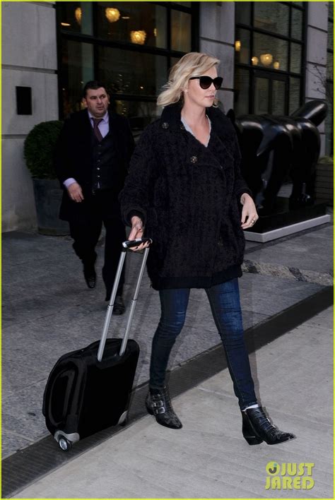 Charlize Theron Stylishly Steps Out In Nyc Photo Charlize