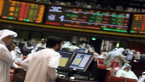 نمازون الأسهم السعودية تصعد بدعم من الشركات المالية