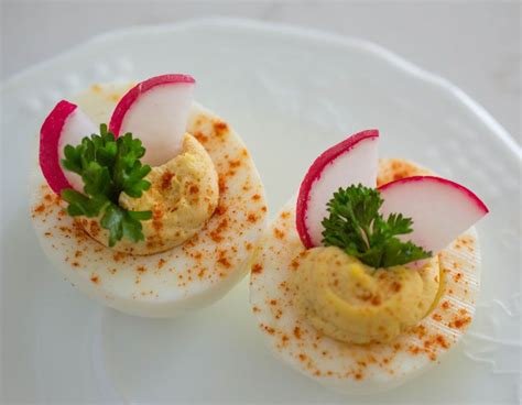 Start A Healthier Holiday Food Tradition With Christmas Deviled Eggs