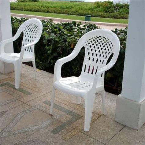How to Clean White Plastic Lawn Chairs | eHow | Plastic patio chairs, Clean outdoor furniture ...